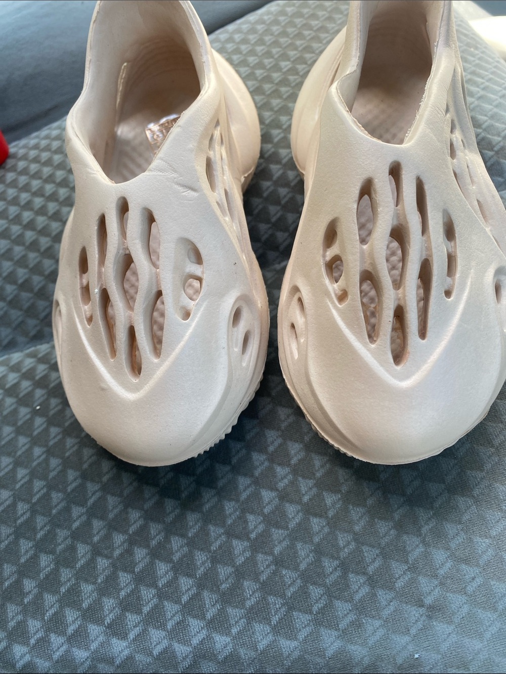 Women’s Slip-On Foam Clog in Light Beige